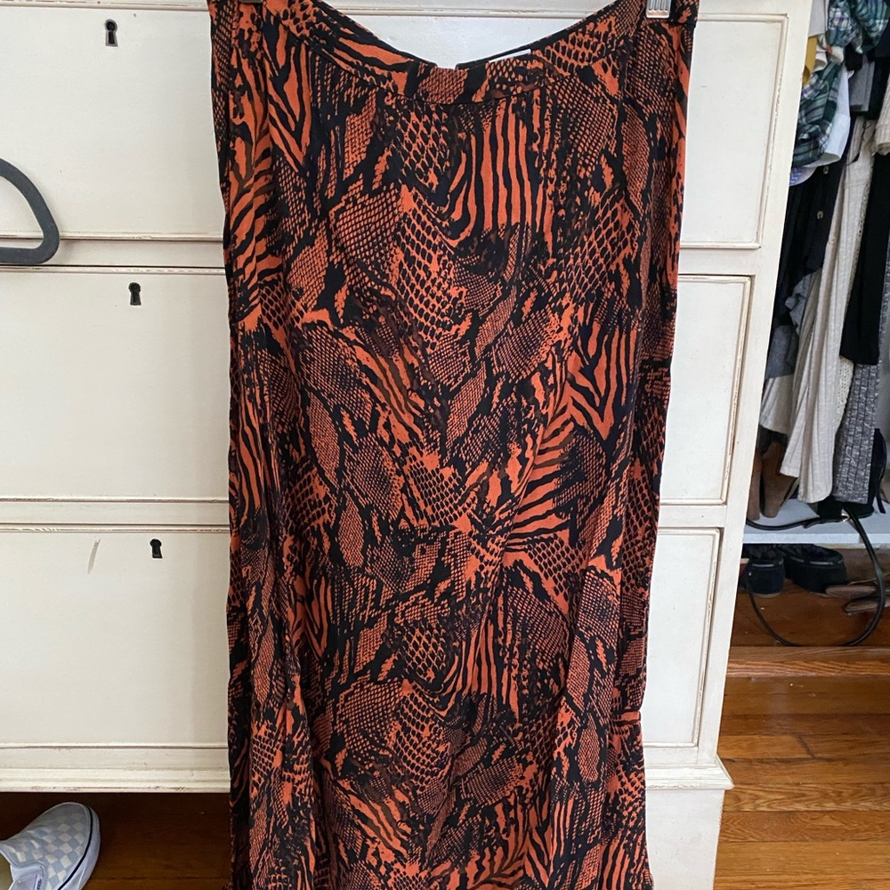 Aritzia Wilfred slip skirt size 8.